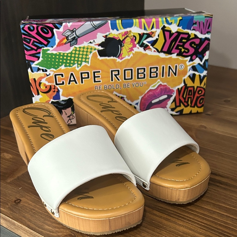 Cape Robbin White Slide Platform Sandals with Tan Footbed new in box size 6
